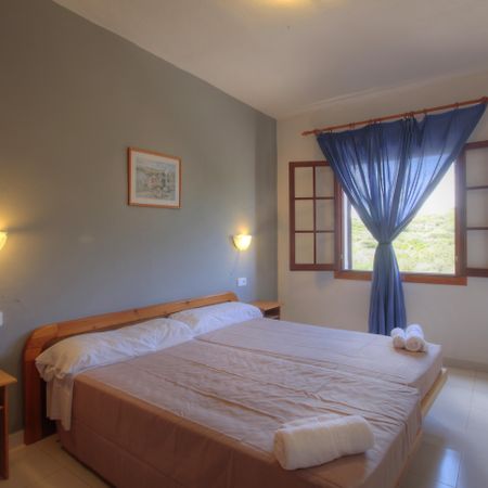 Fergus Club Carema Splash Playas De Fornells Ruang foto